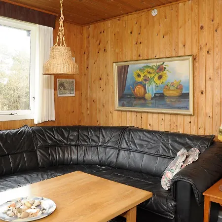 Three-bedroom Holiday In 36