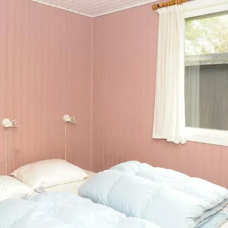 Nyaraló Three-bedroom Holiday In 36 *